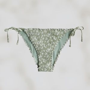 NWT Hollister Women’s Smocked Lettuce Edge Cheeky Bikini Bottom (Green Floral)